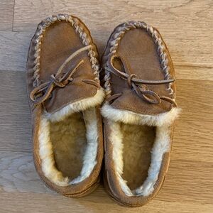 L.L. Bean big girls moccasin slippers size 5
